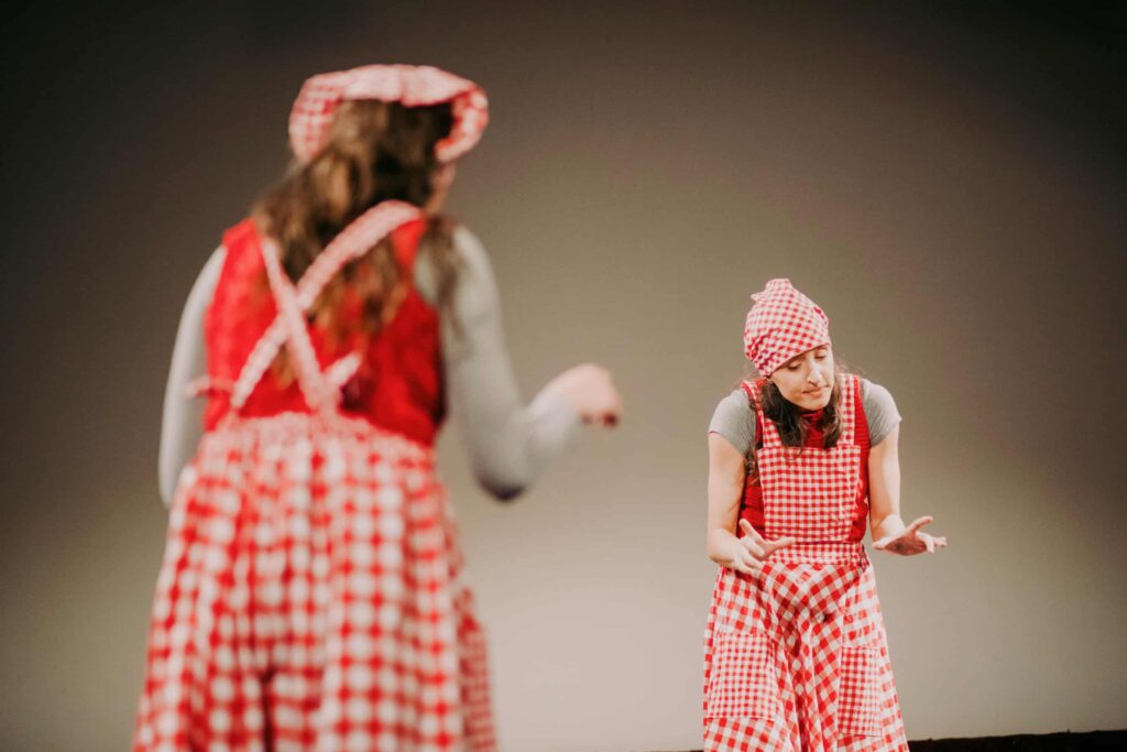 Foto: "Kako je Crvenkapa preživela vuka.." - scena iz predstave