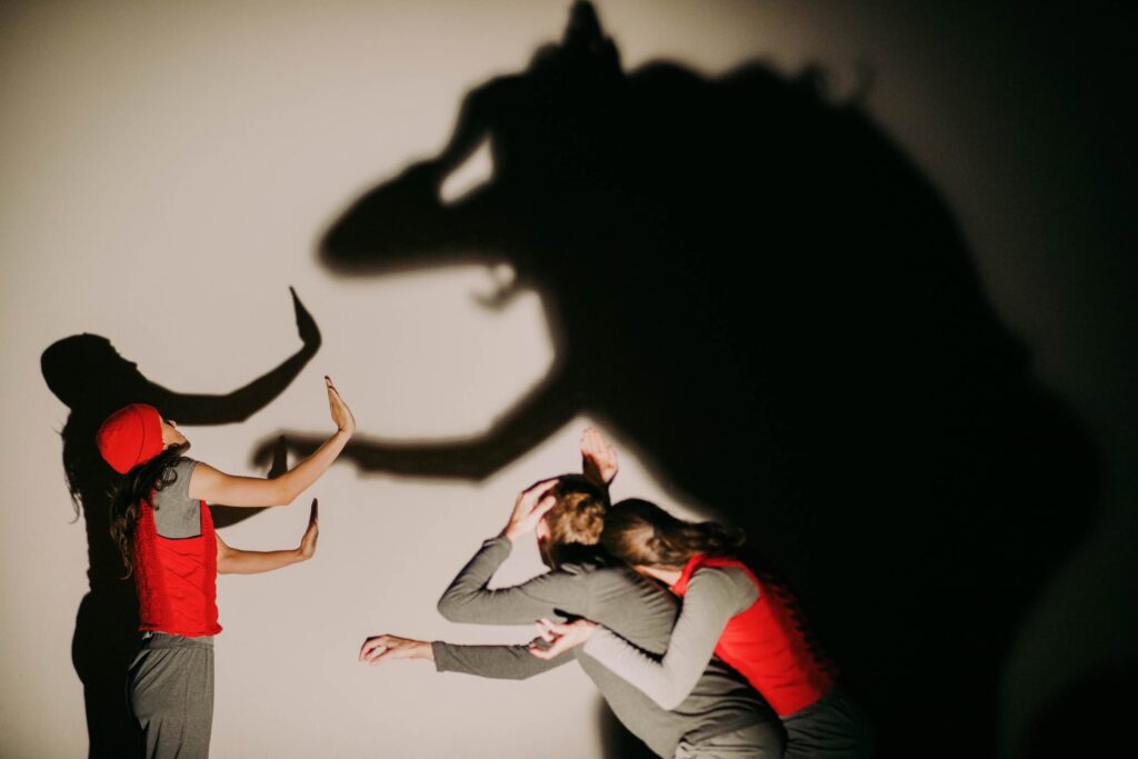 Foto: "Kako je Crvenkapa preživela vuka.." - scena iz predstave